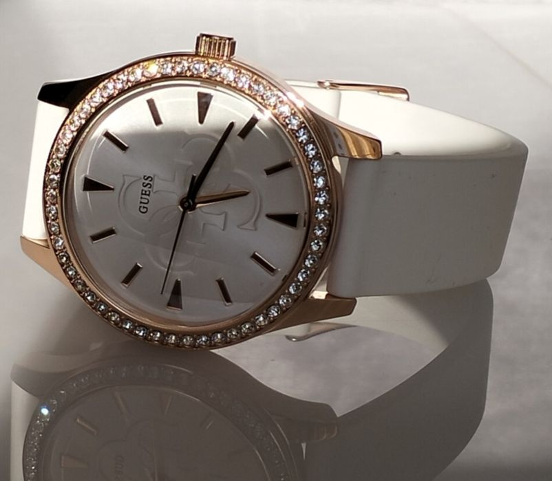 Жіночий годинник Guess Anna,