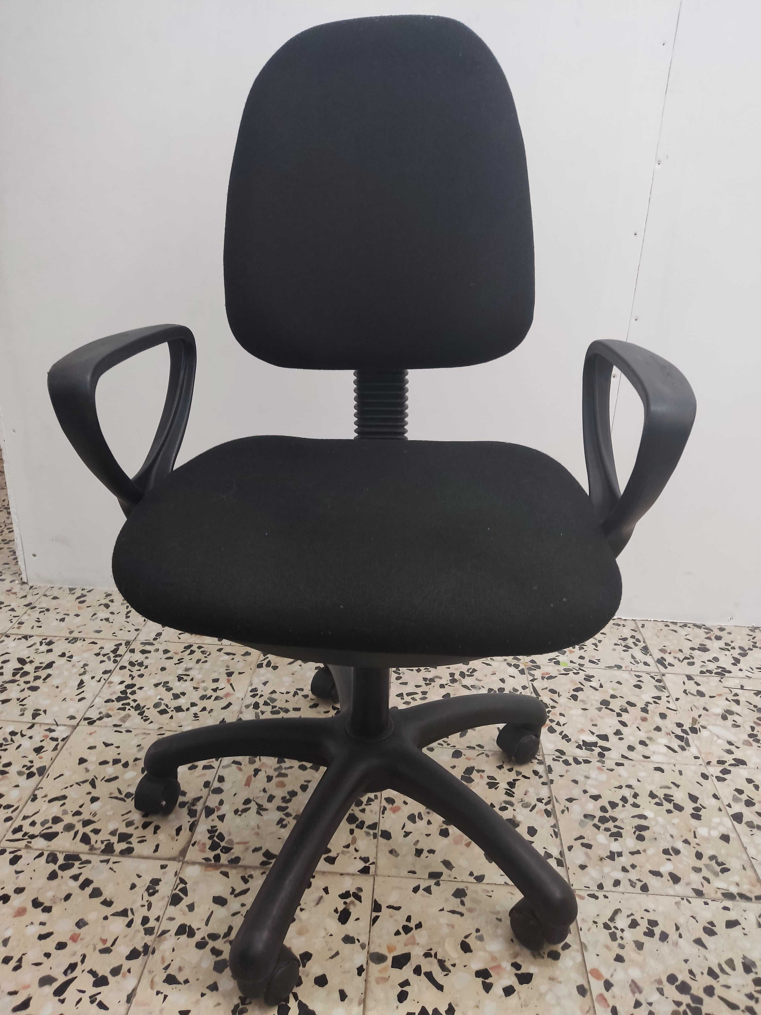 Cadeira preta de escritório