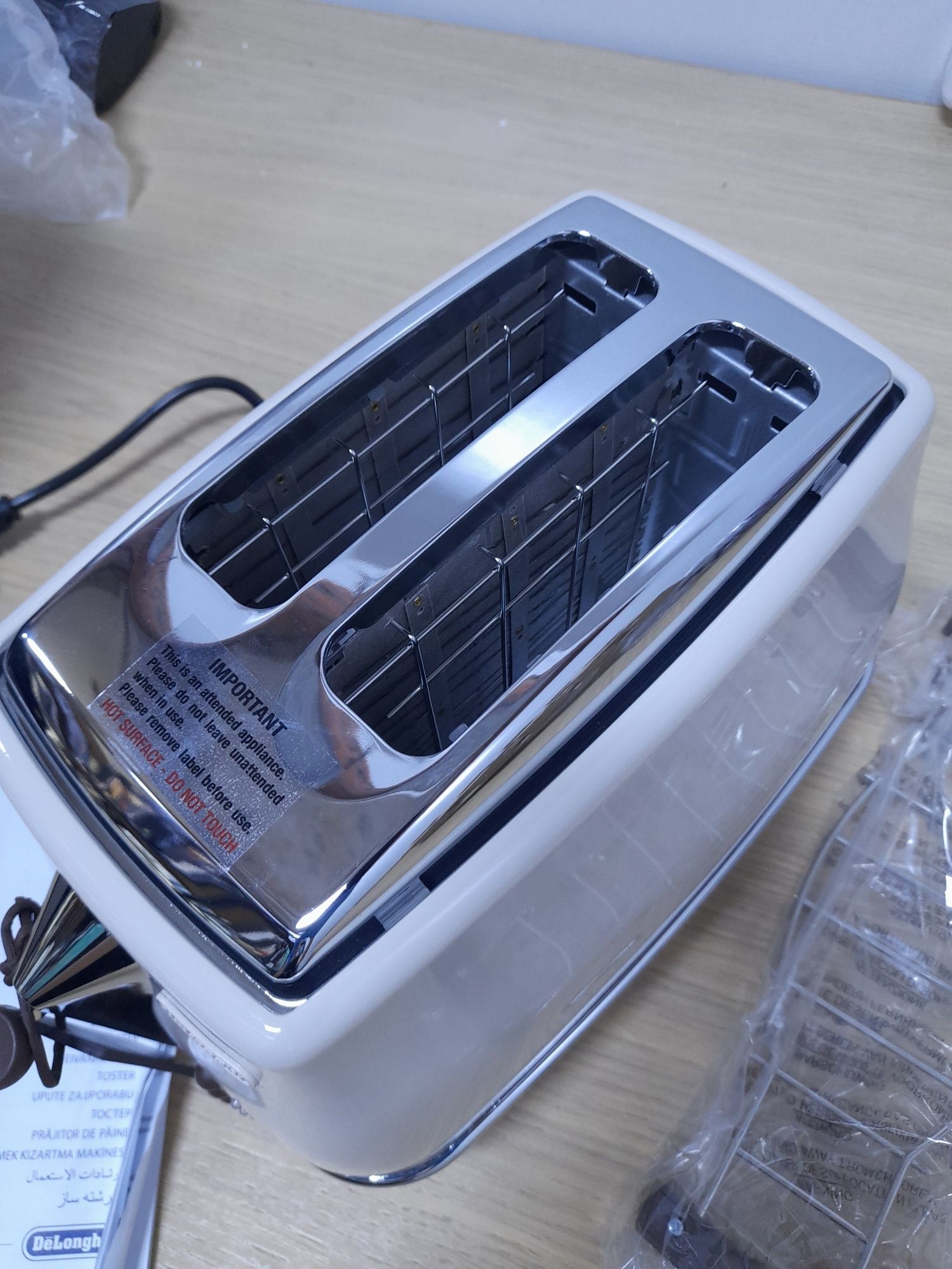 Тостер DeLonghi CTOV 2103 BG