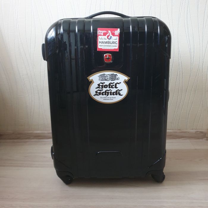 WENGER walizka średnia czarna 4koła