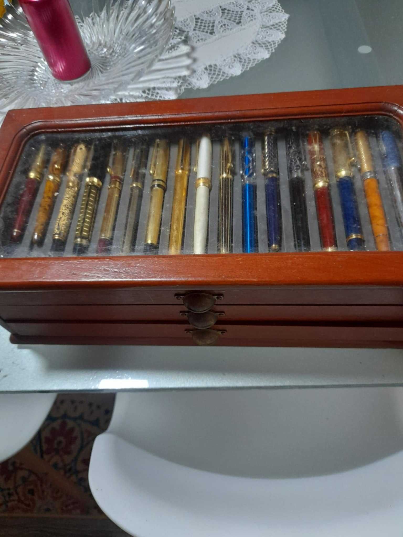 Coleção de 47 Canetas