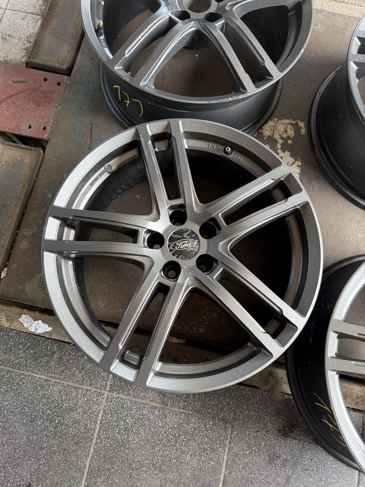 Felgi aluminiowe Dezent ET 45 8jx19” 5x108 Ford Volvo