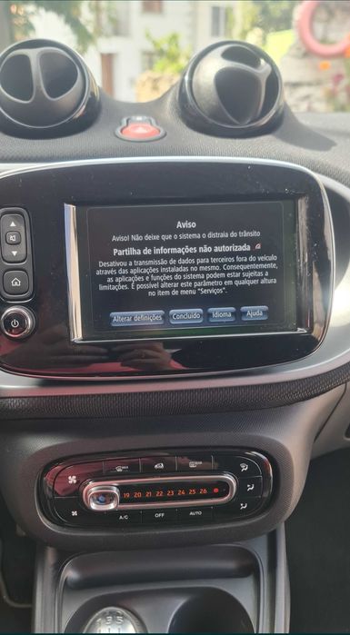 Smart fourfour impecável, económico, fácil condução.
