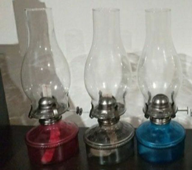 3 candeeiros petróleo de cores diferentes