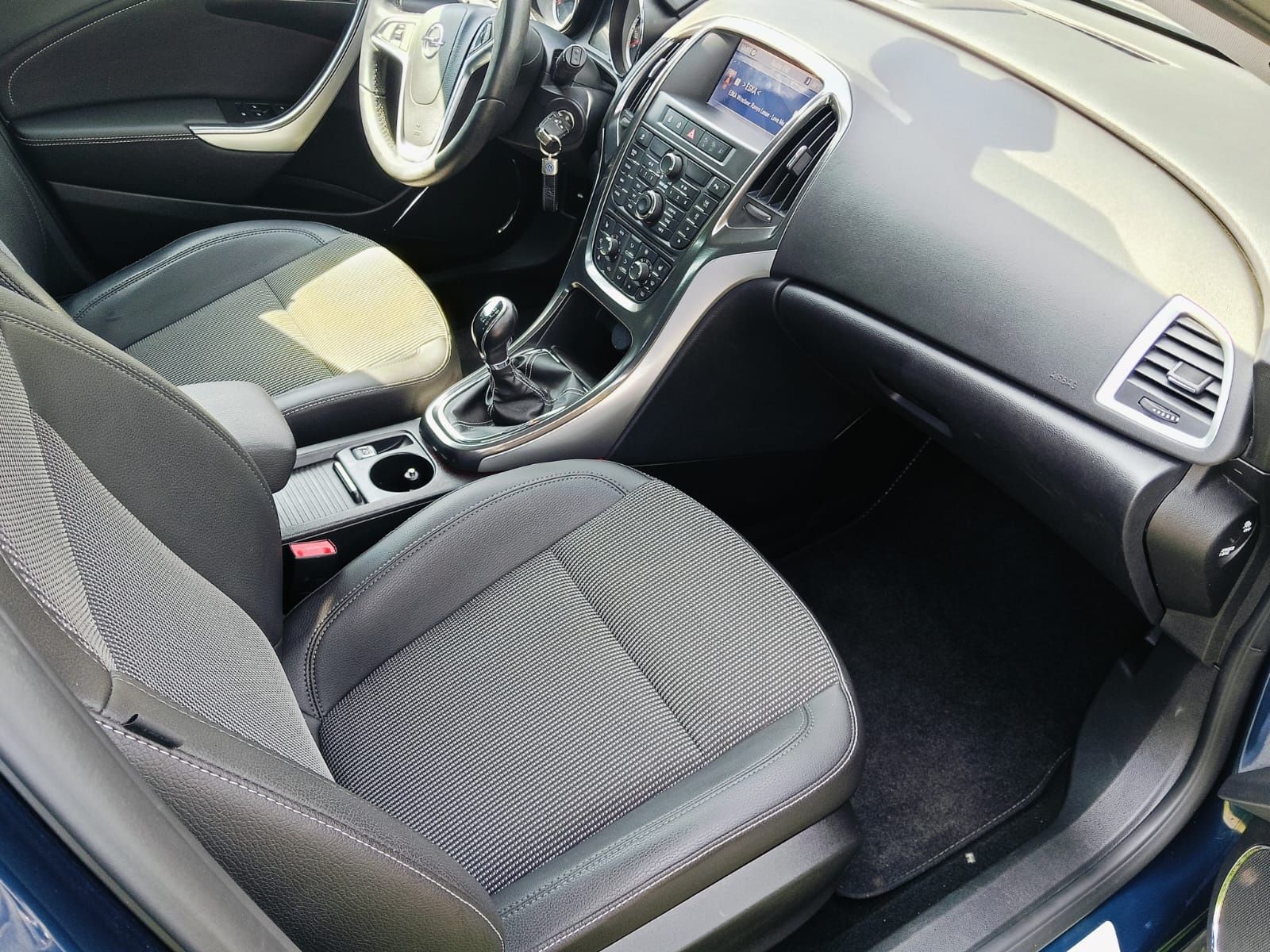 Astra j 1.4t 140km przebieg  100 tyś navi bi xenon