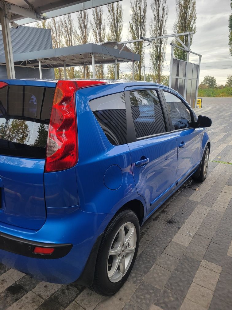 Nissan  note 1,6 automatic