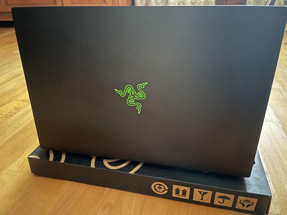 Razer Blade 15/Core i7-10750H/16GB Ram/512GB SSD/RTX 3070/ FHD 144 Hz