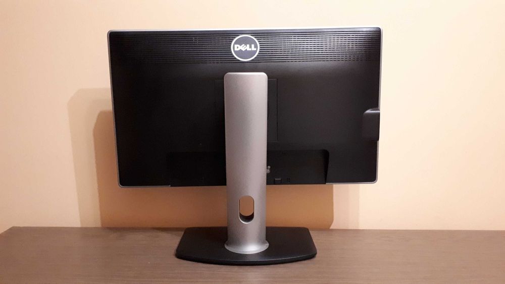 Monitor Dell U2312HMt 23” IPS FullHD 1920x1080 DP, DVI-D, VGA, USBx4
