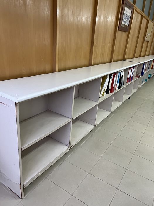 Várias secretarias e moveis