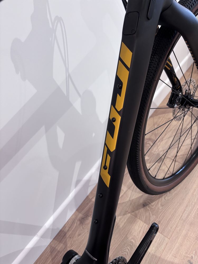 Rower Gravel Fuji Jari 1.3 Carbon esker aspre GRX