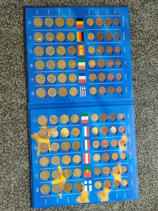 2 Álbuns moedas euro correntes