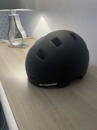 Kask BTWIN regulowany.