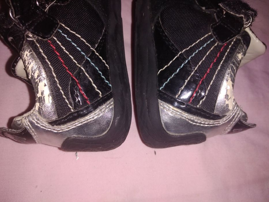 Tenis marca Chico  tam 20 só 6€ estado razoável