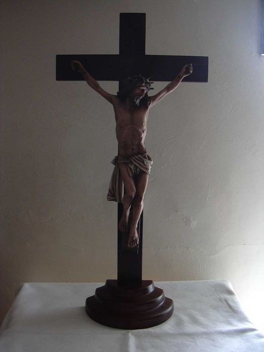Crucifixo em madeira