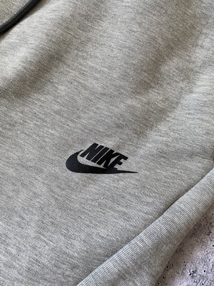 Спортивные штаны Nike Tech Fleece