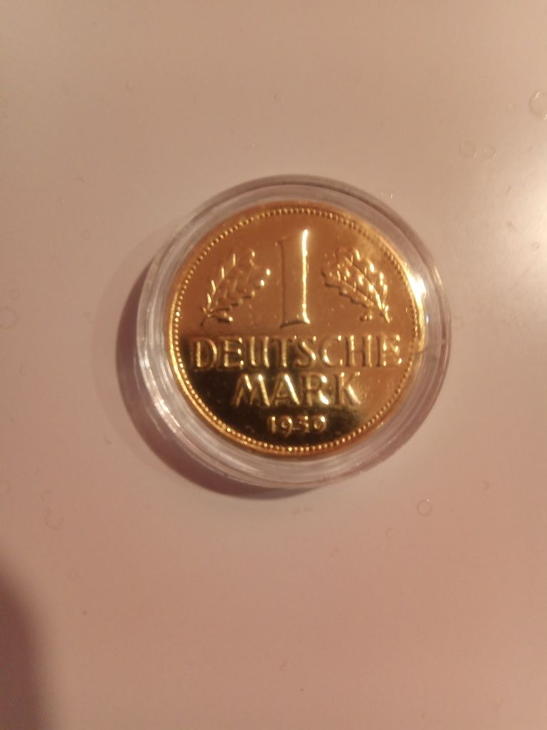 Продам 3 монеты позолоченные 1 Deutsche Mark