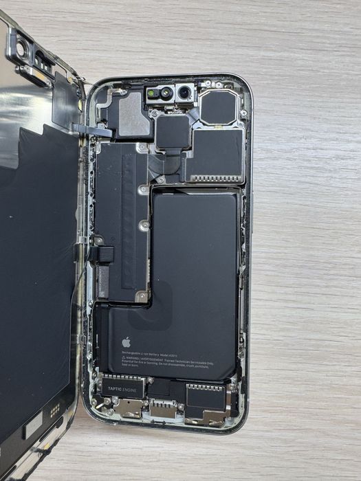 iPhone 15 Pro iCloud, на деталі