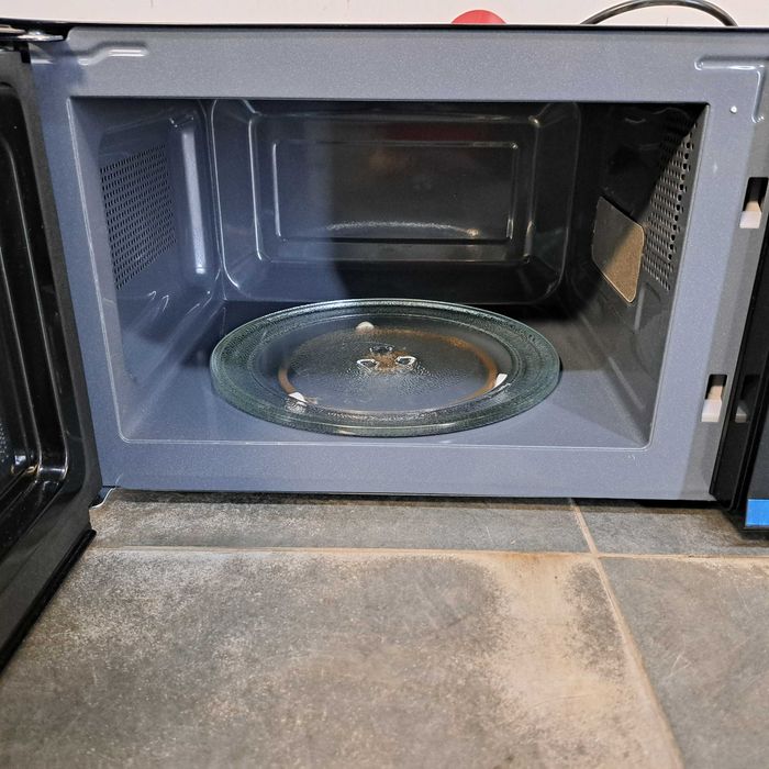 Kuchenka Mikrofalowa Candy CMW20TNMB (2 lata gwar)20L / 700/900W