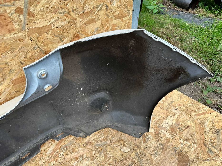 Toyota Auris I 1 lift 09-12 hatchback zderzak tylni tył cały orginał
