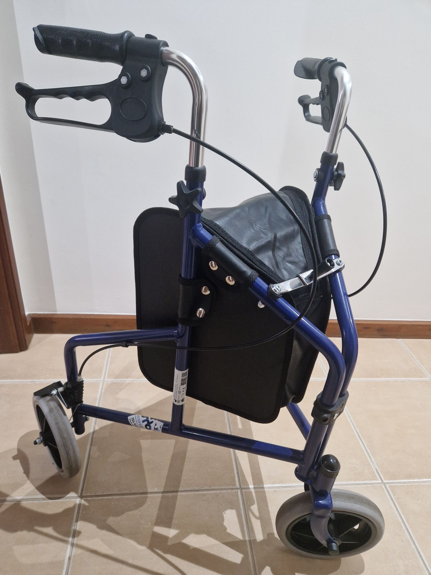 Andarilho para adultos com 3 rodas