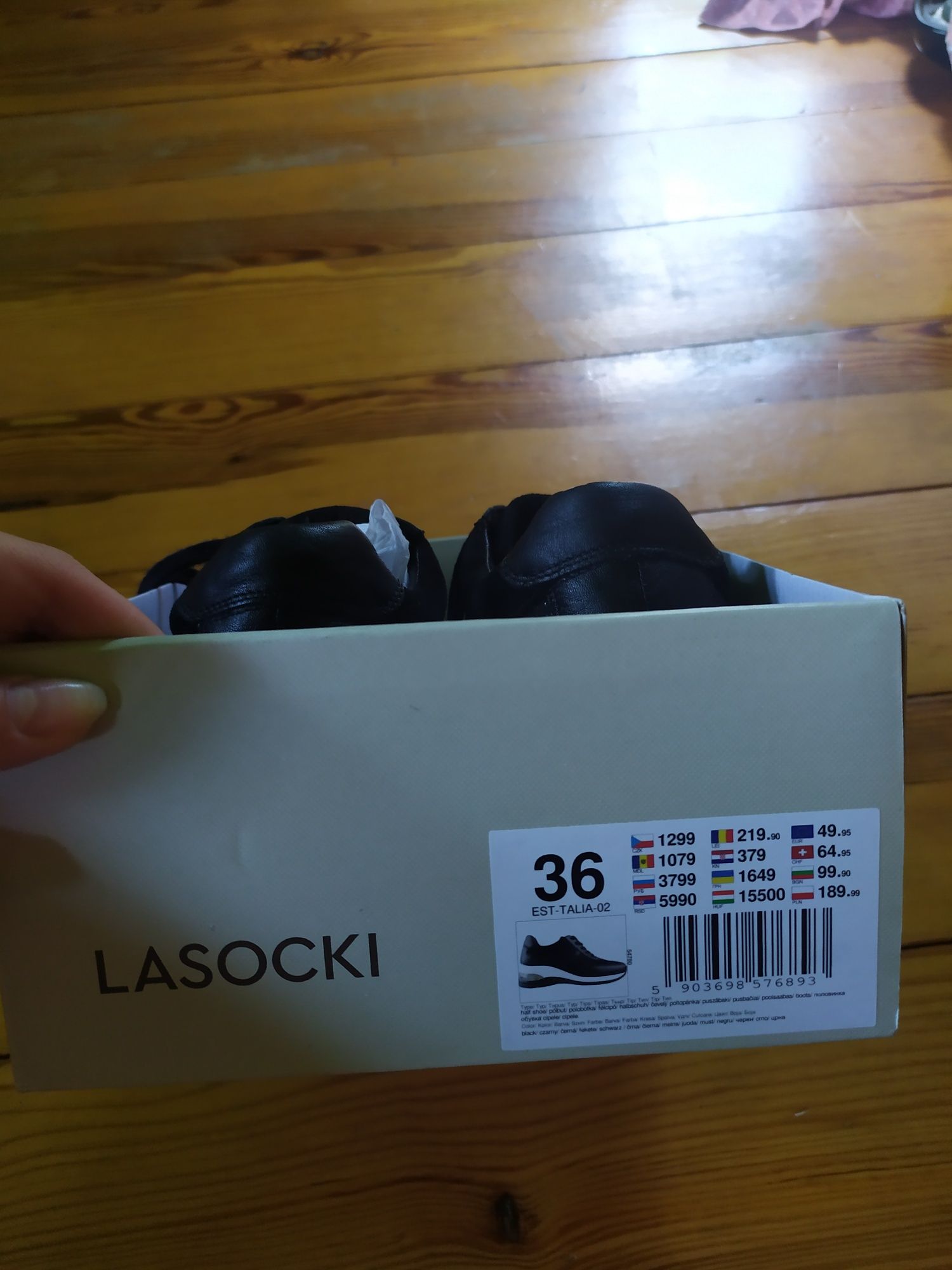 Czarne sneakersy półbuty firmy Lasocki rozmiar 36