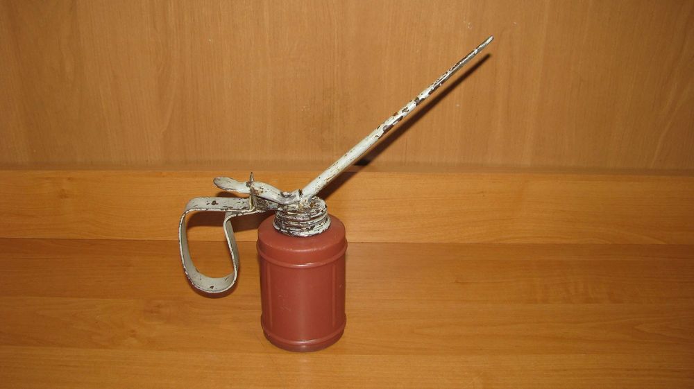 Olejarka ręczna stary model retro gumowa plastikowa