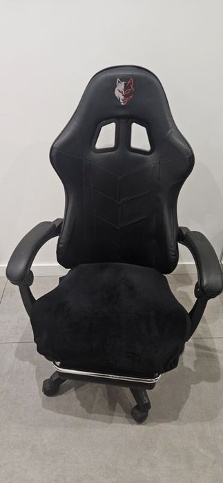 Fotel gamingowy z podnóżkiem