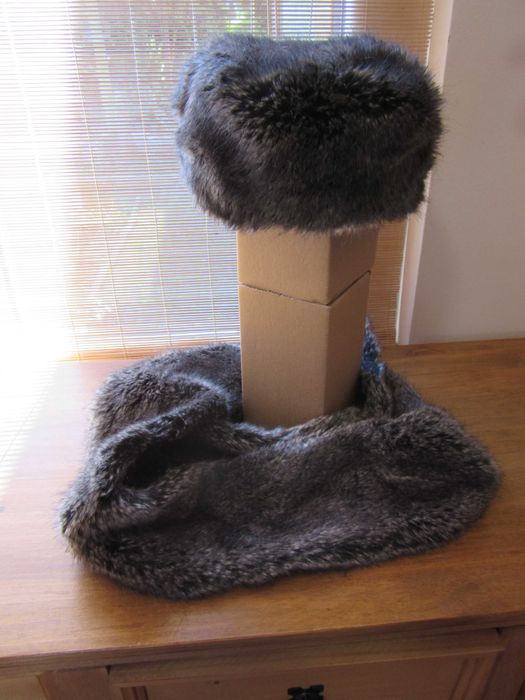 komplet czapka i szal  szary z futerka mieciutki 70akryl,30 poliester