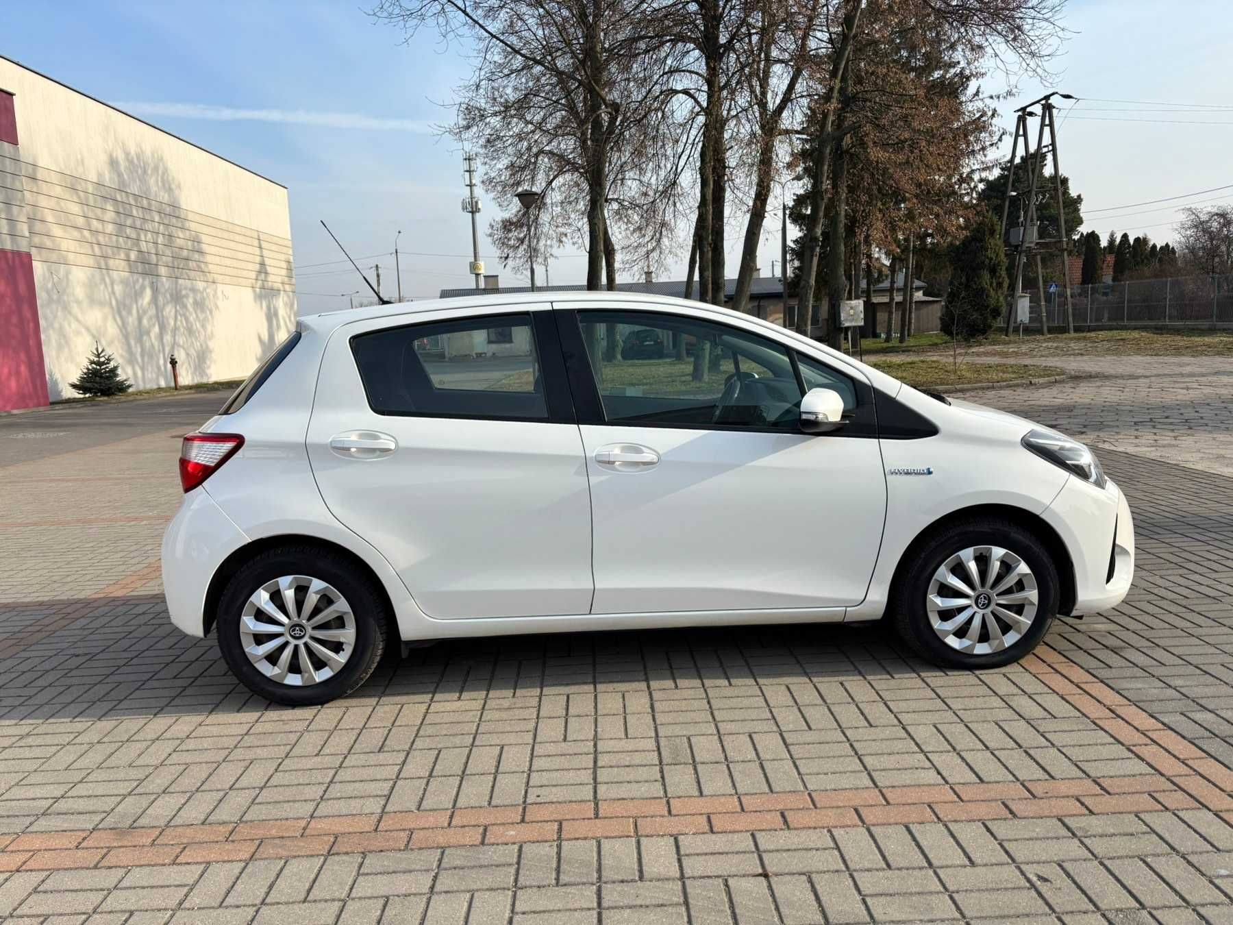 Wynajem Toyota Yaris Hybrid 100 Instalacja gazowa Premium Łomża