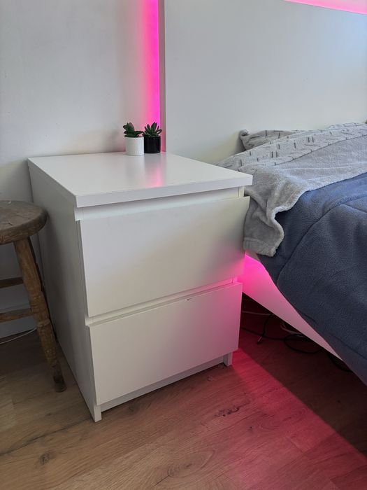 IKEA Malm Cama e Mesa de Cabeceira