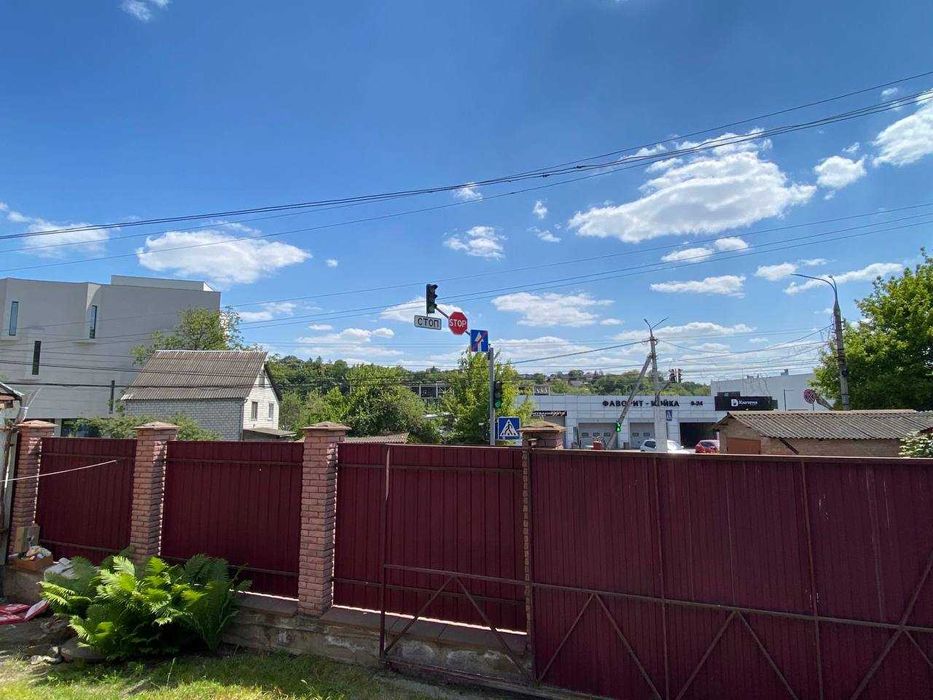 Продаж будинку в центрі міста біля річки!