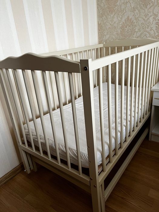 Дитяче деревʼяне ліжечко з матрасом + постіль НОВЕ