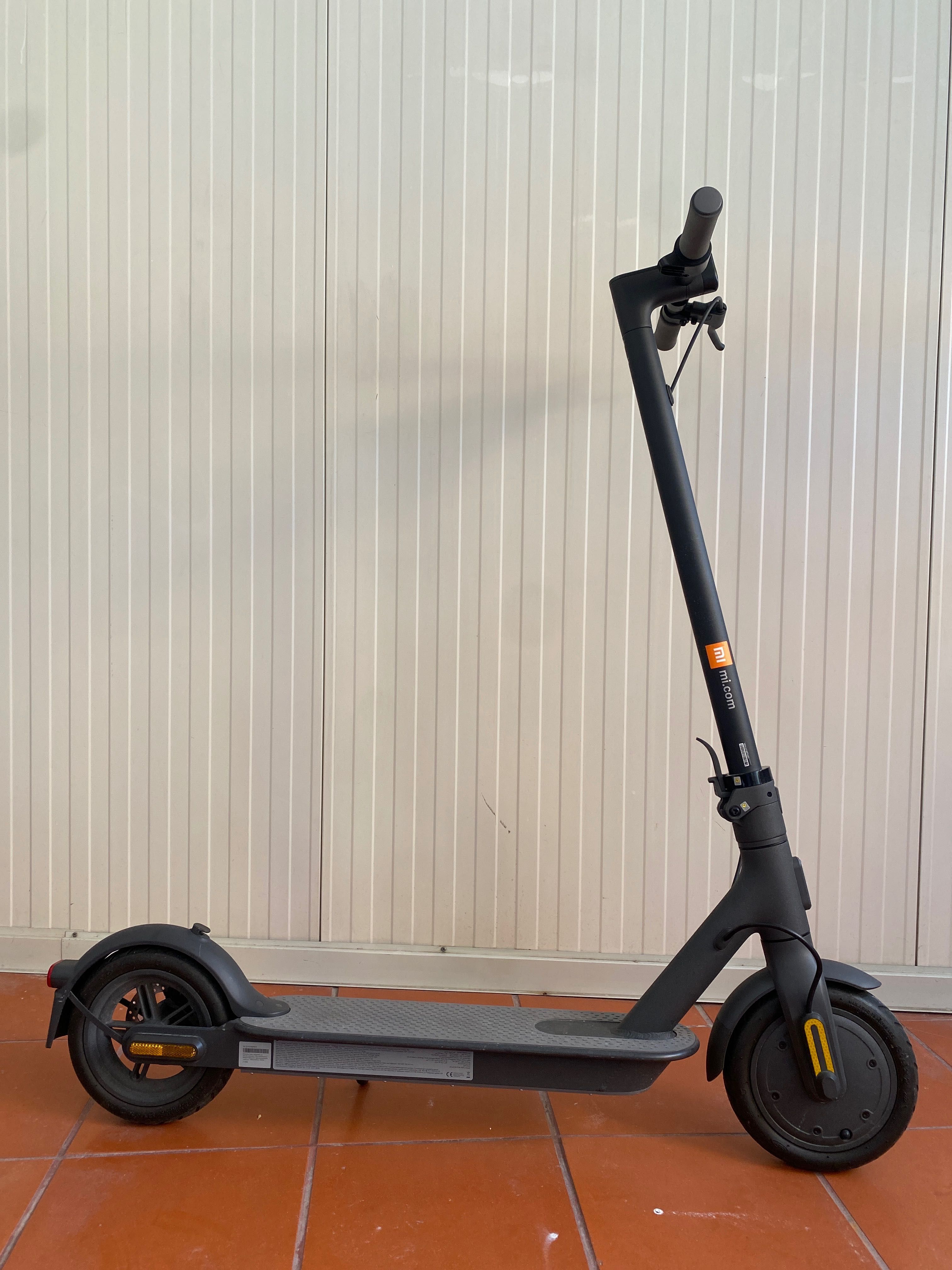 Trotinete Xiaomi Mi Electric Scooter Essential