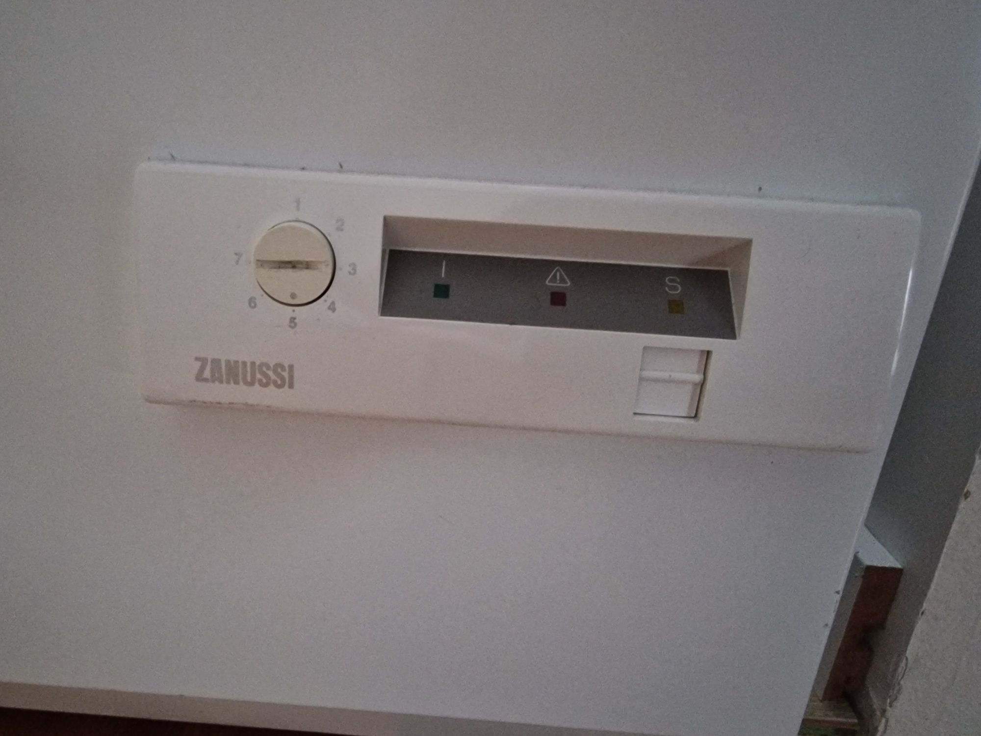 Zamrażarka skrzyniowa Zanussi 220l