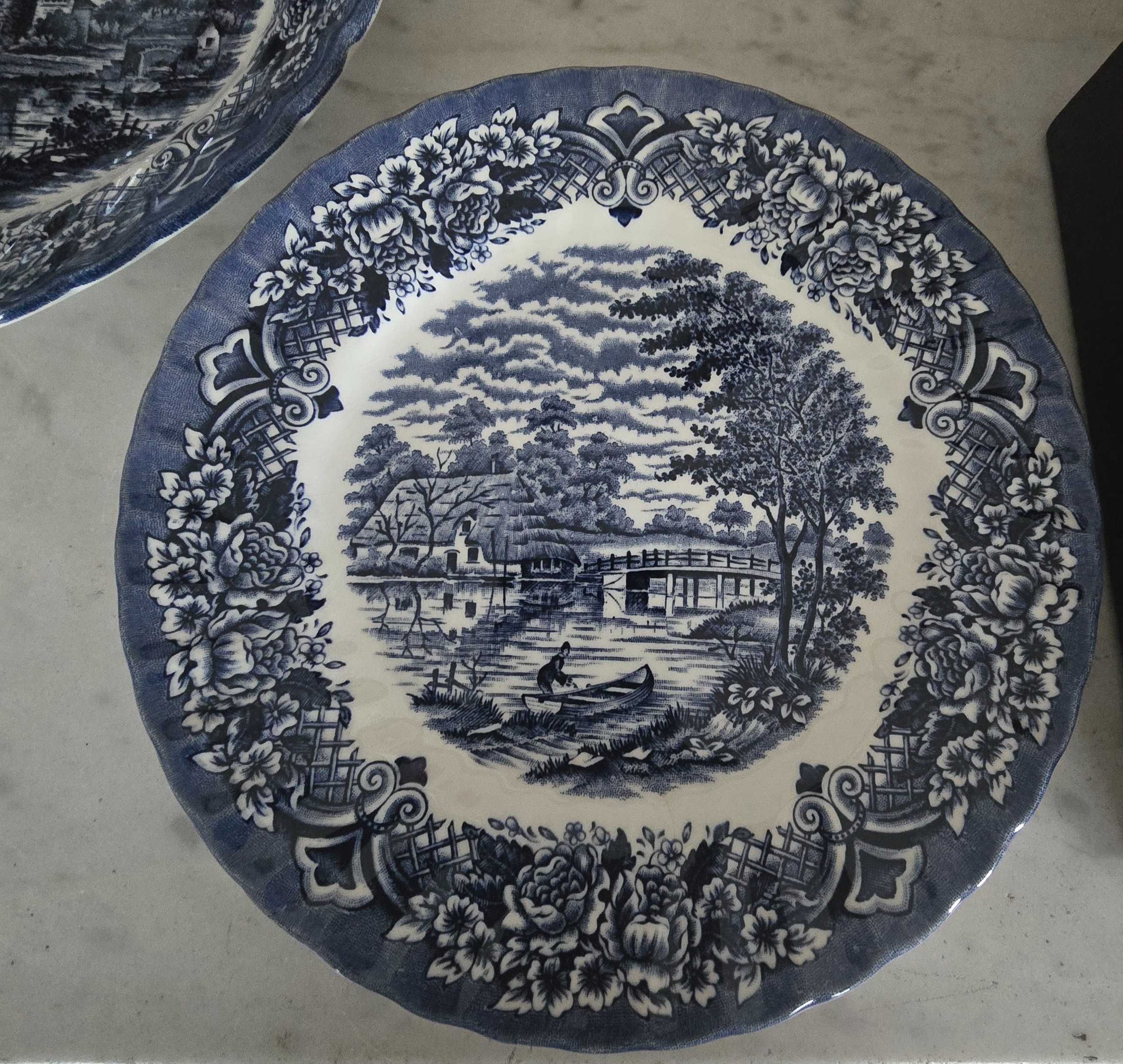 Conjunto de pratos marca Royal England