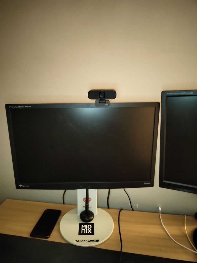 Dwa monitory Iyama SPRZEDAM