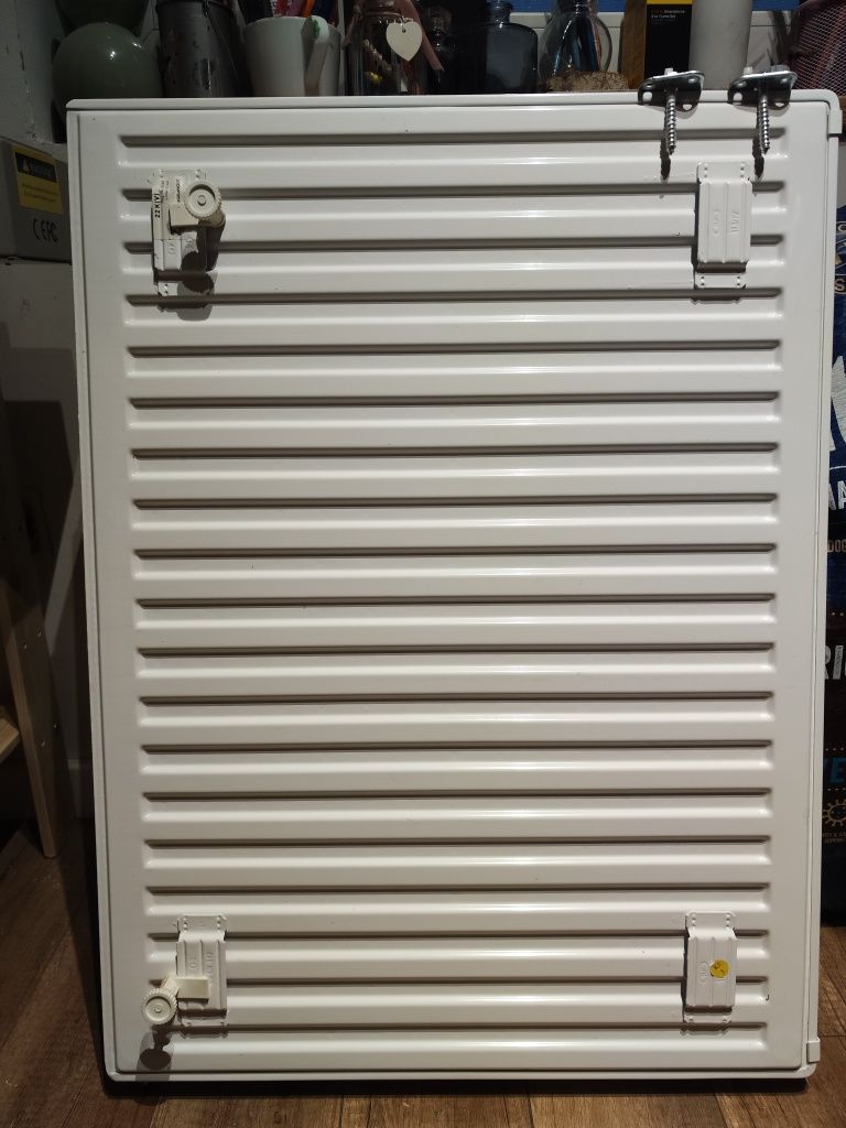 Kaloryfer z wejściem dolnym 60x80x10