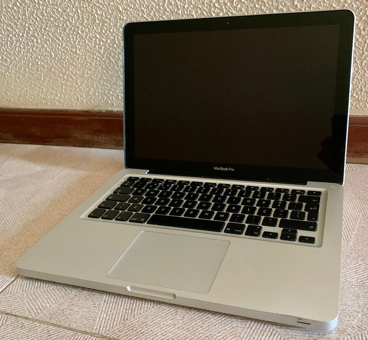 Vendo MAC BOOK PRO 13 POLEGAS – 300 €