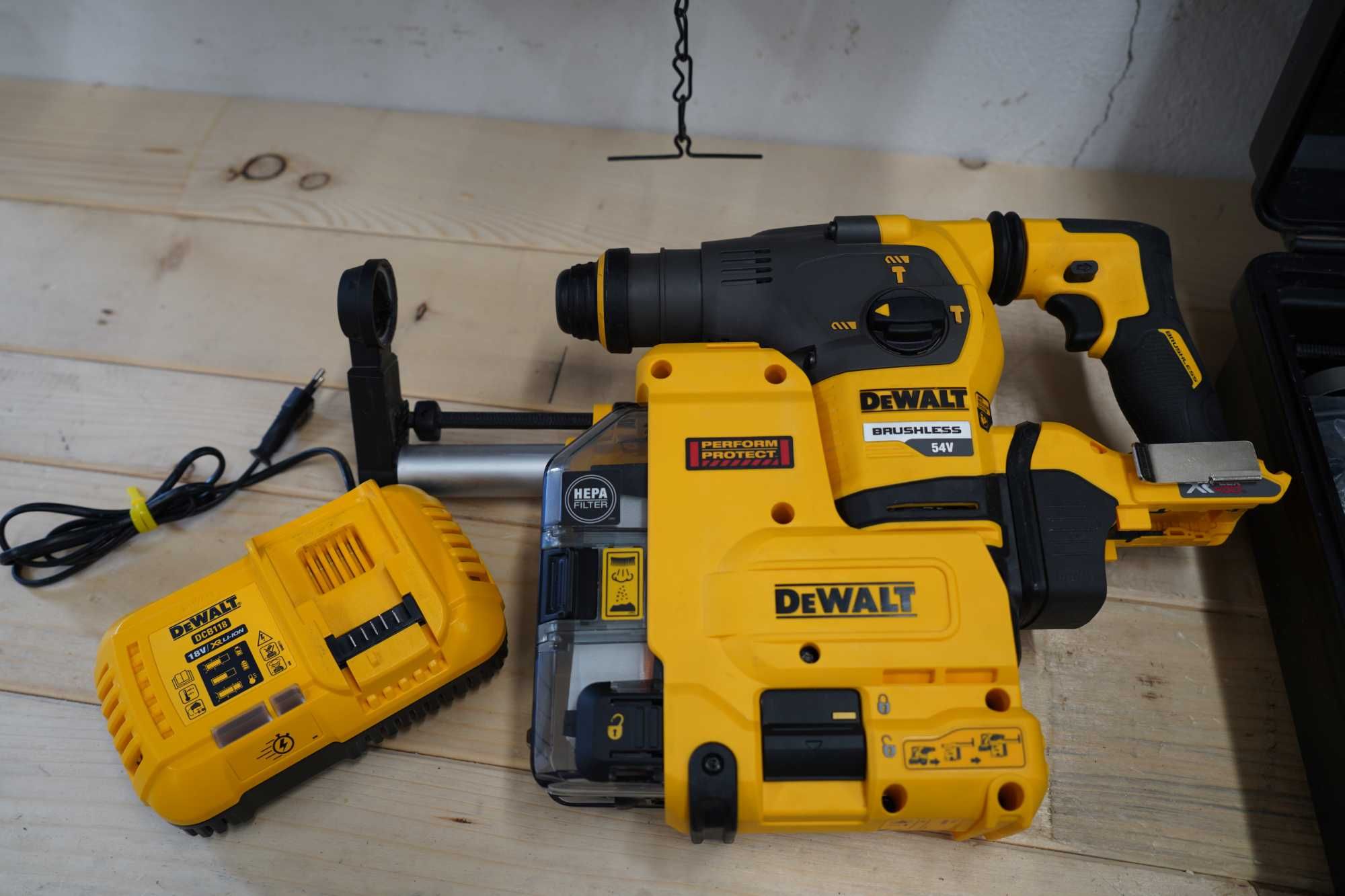Młotowiertarka Dewalt DCH335X2 SDS + plus
