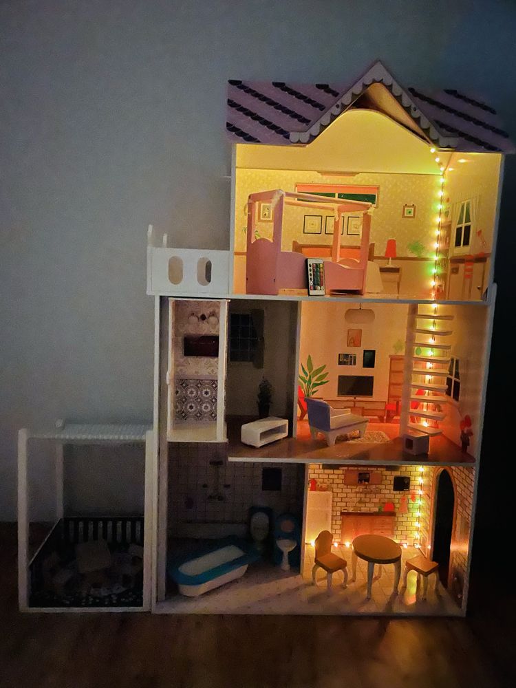 Domek dla lalek (np. Barbie) z pełnym wyposażeniem + oświetlenie LED