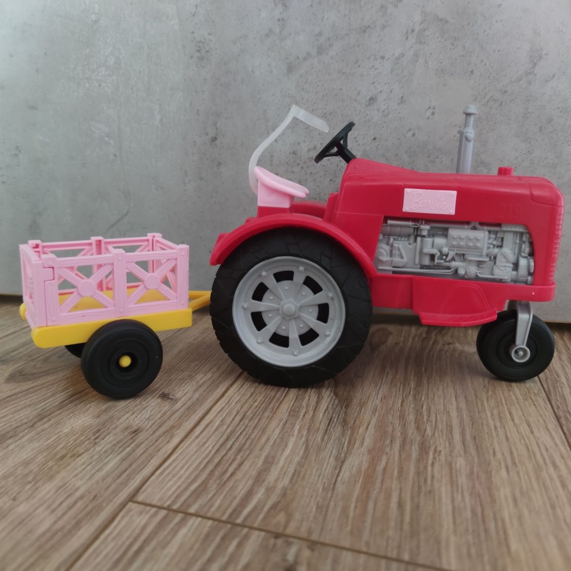Traktor lalki Barbie