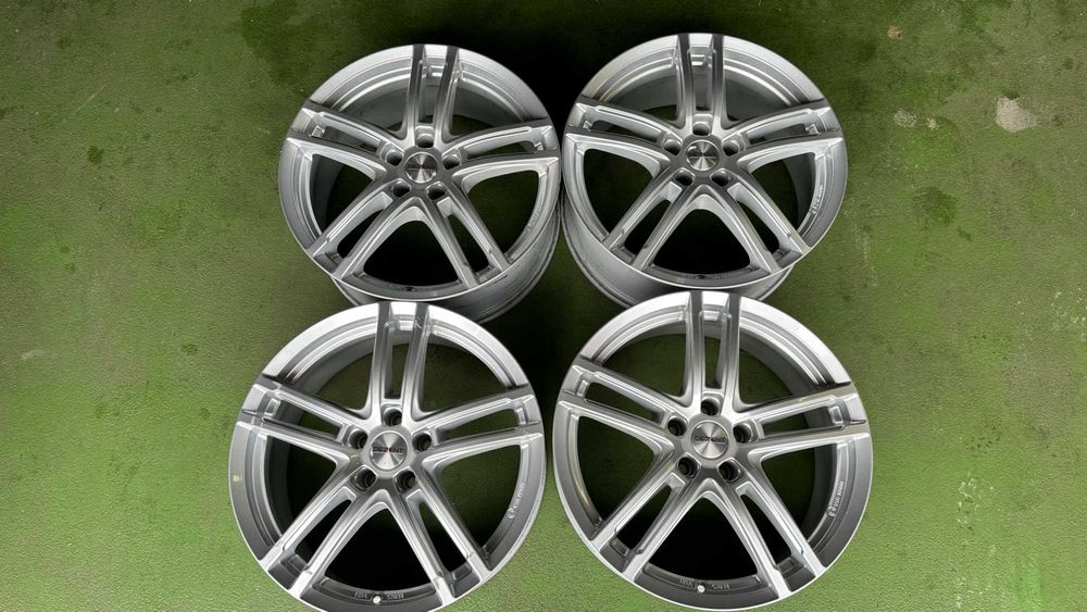 Felgi aluminiowe 19" Dezent 8Jx19H2 5x112x66,6 ET39 4x Mercedes Audi