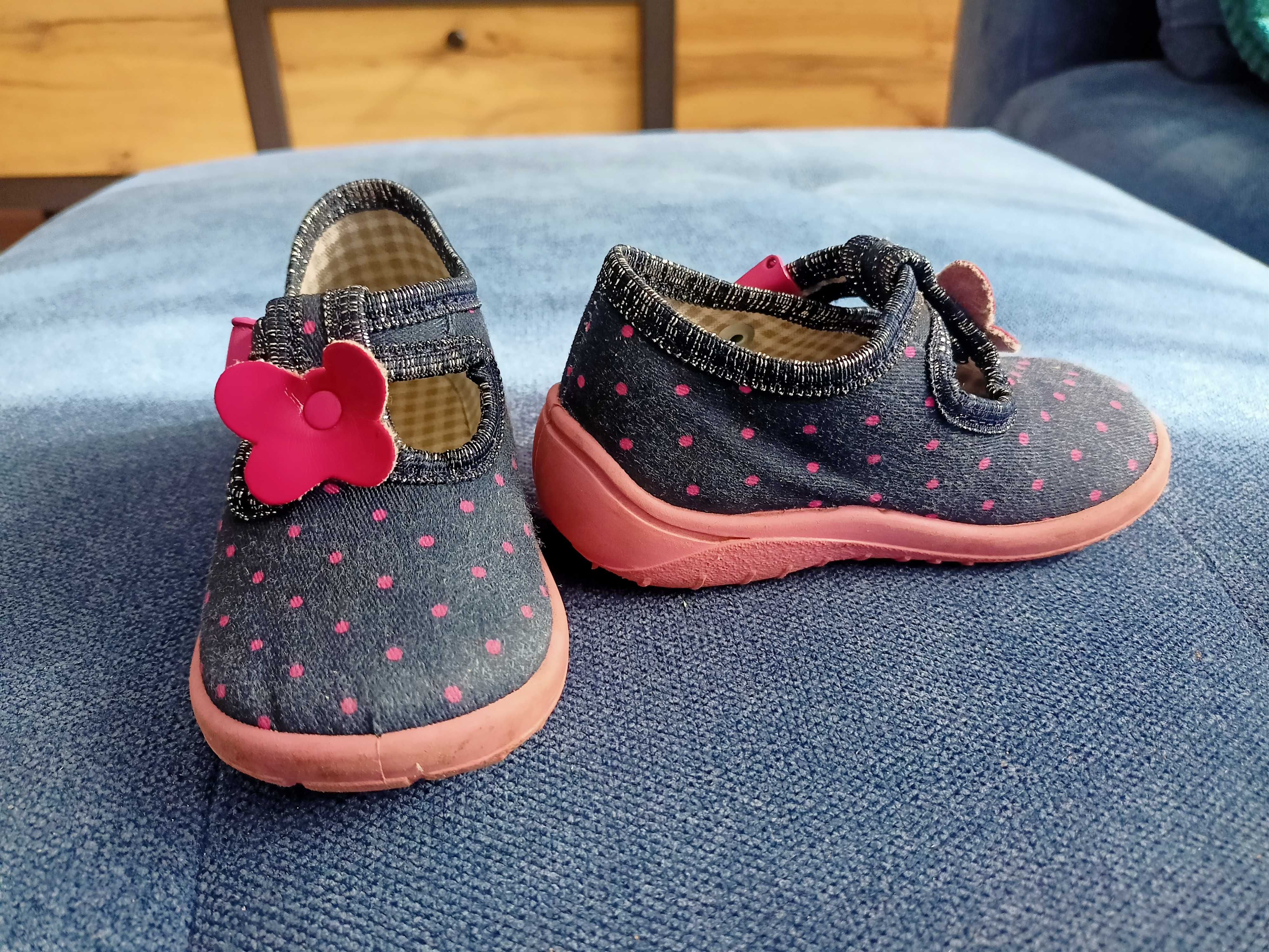 Buty dla dziewczynki trzy pary r. 20