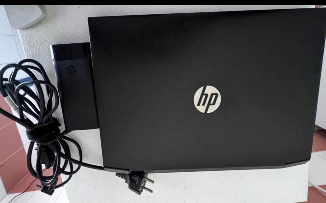 HP GAMING LAPTOP- Ryzen 5 4600H Radeon Graphics 15.6 "FullHD