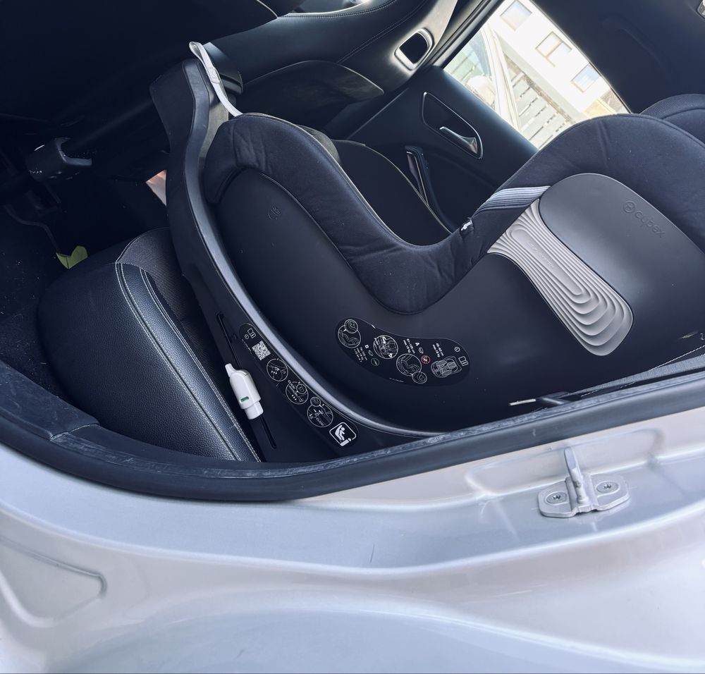 Fotelik samochowdy dziecięcy baza isofix do 18kg  Cybex Sirona i-size