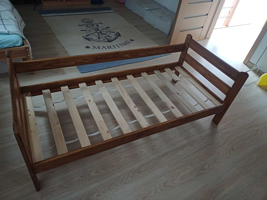 TYLKO DO WTORKU Sprzedam łóżko drewniane 160x70 razem z materacem IKEA