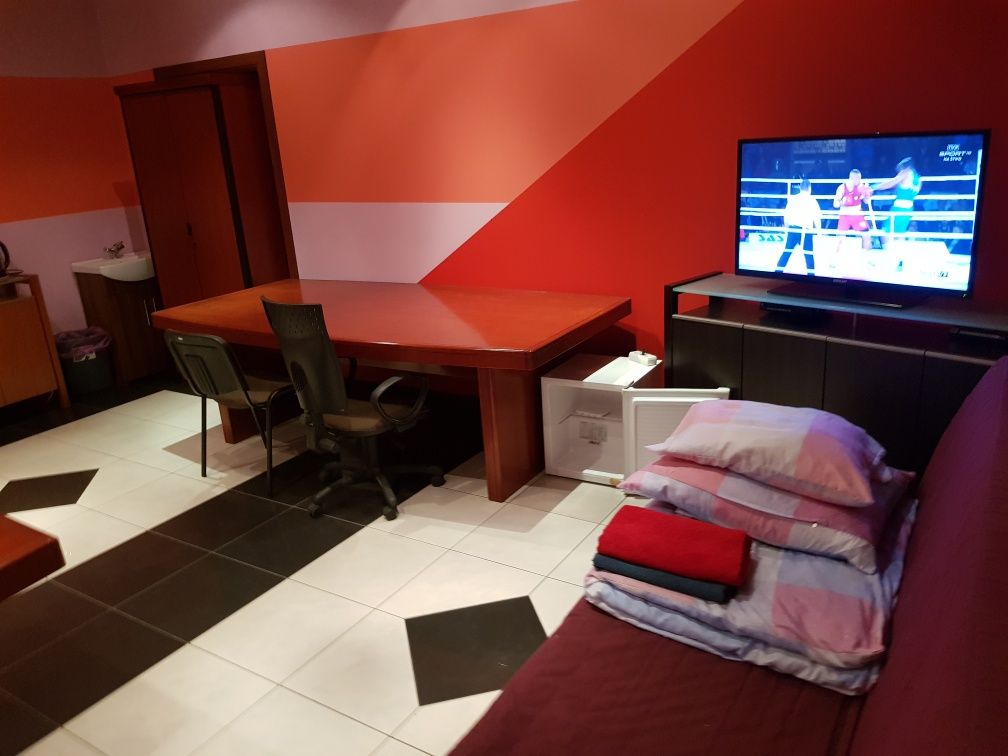 Pokój pokoje 1-5os Łazienka Hostel Siłownia Sauna Nocleg Rzgów Mandori