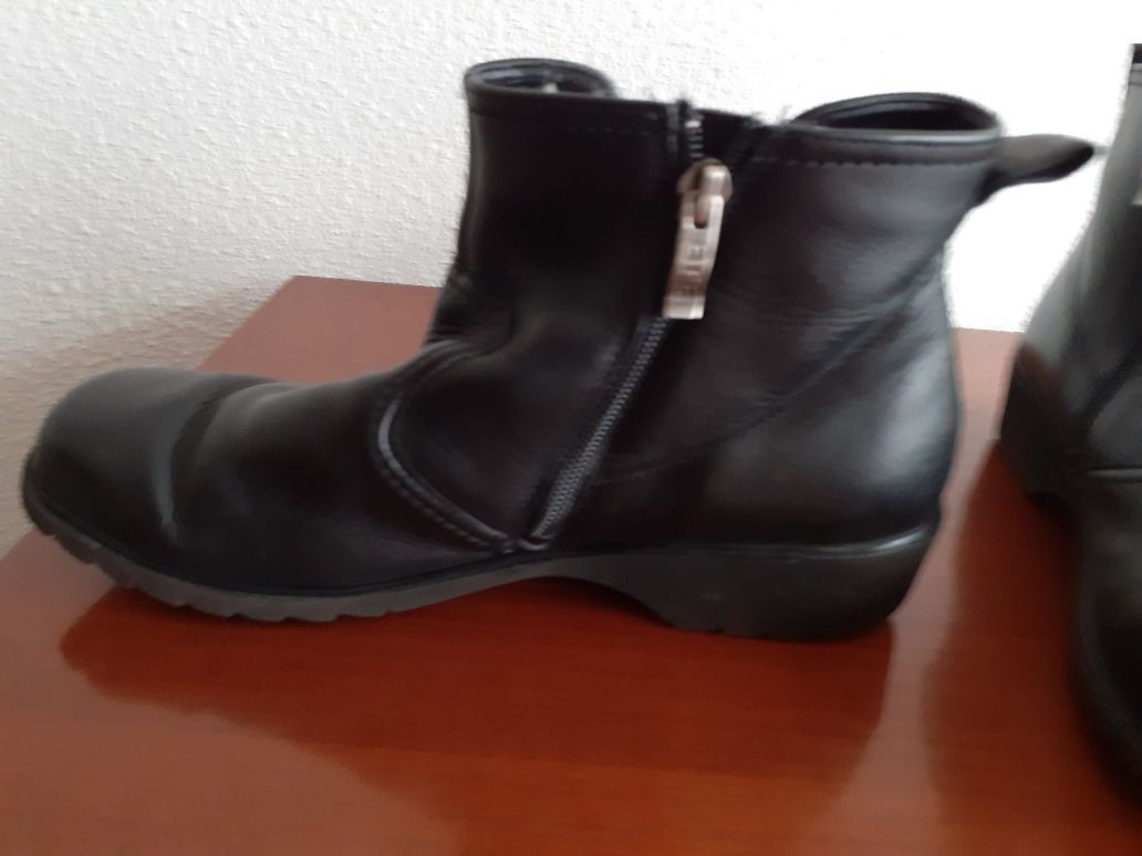 Botas em pele de senhora da "Ara "