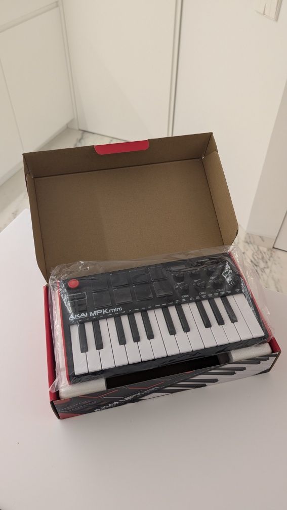 AKAI Professional MKP Mini MK3 - Novo!
