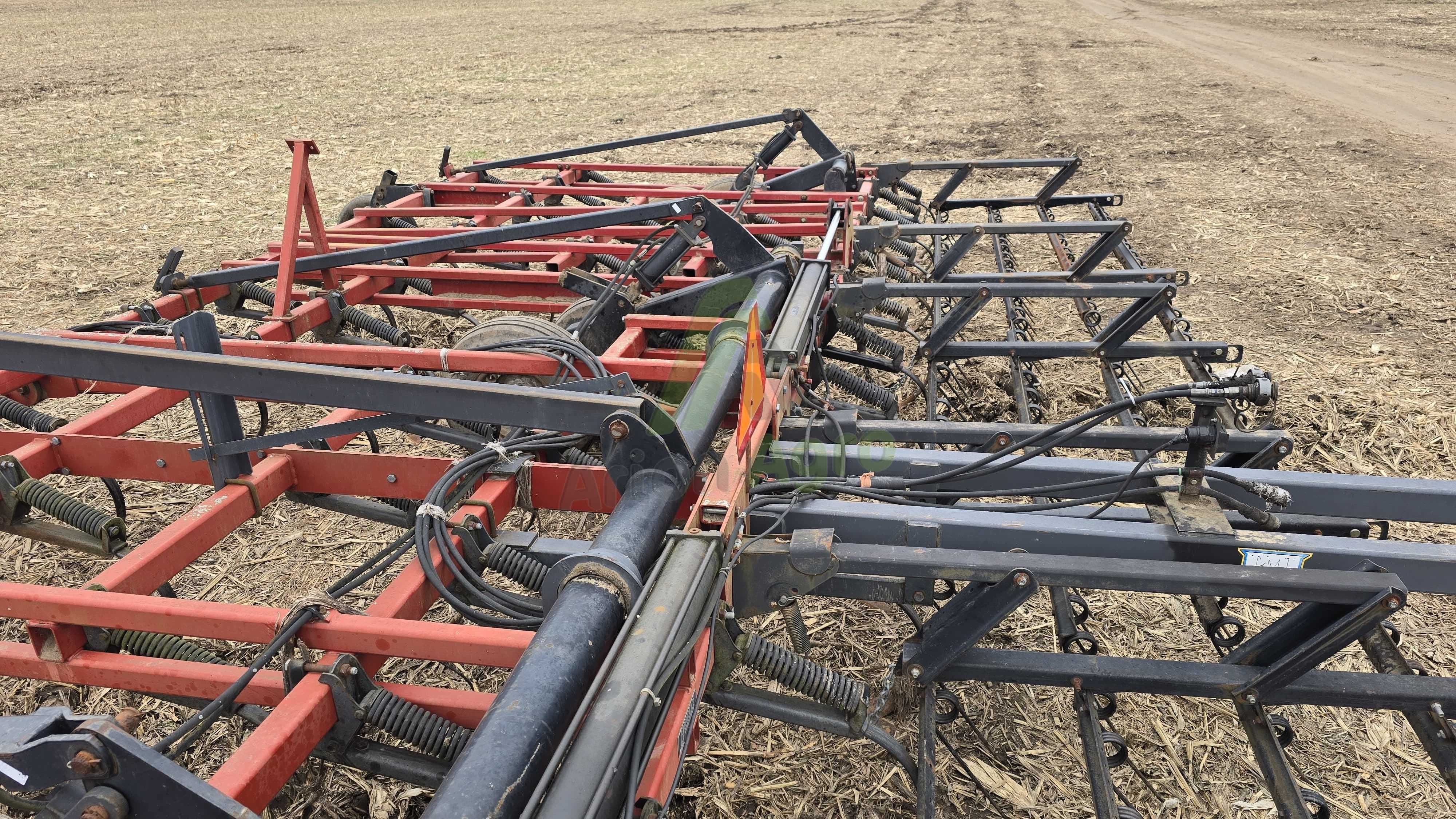 Культиватор Кейс тайгермейт 2 Case IH Tiger Mate 2 шириною 11 метрів